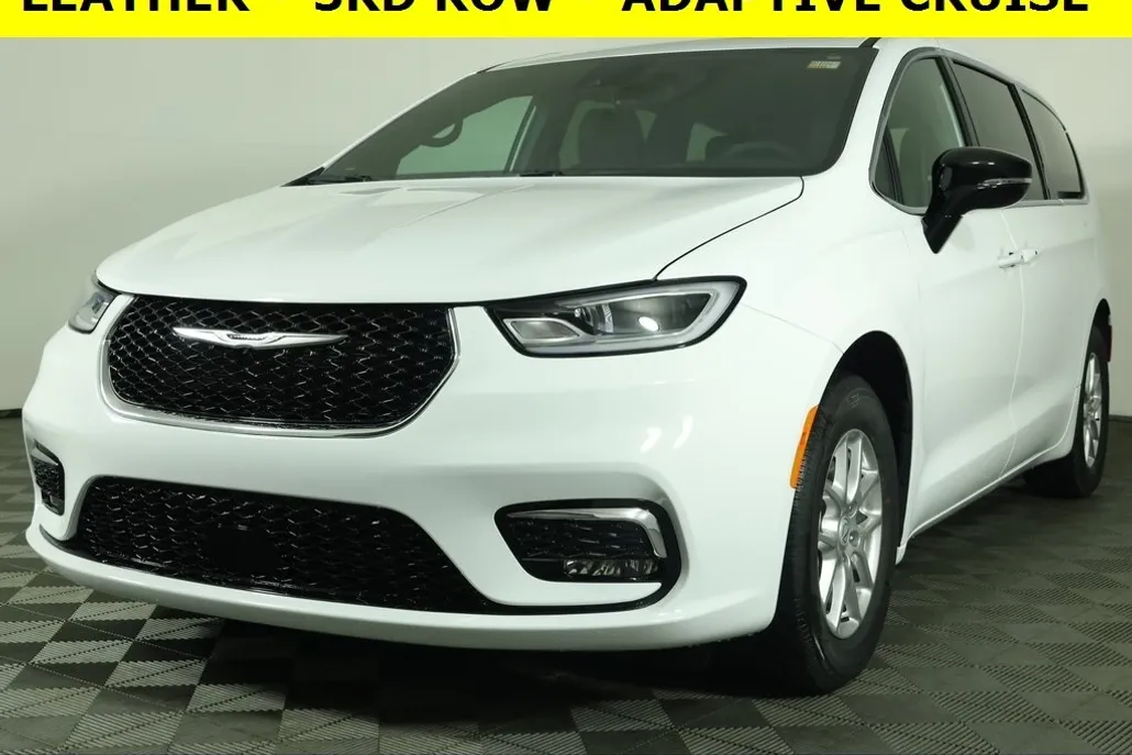 2026 Chrysler Pacifica photo 1