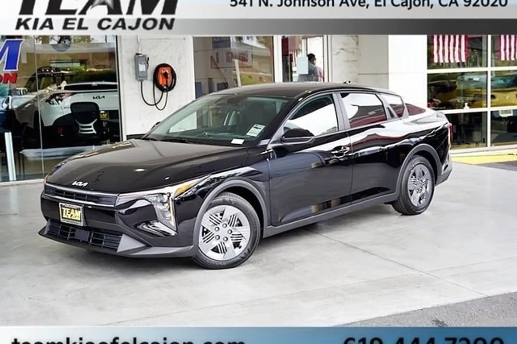 2025 Kia K4 LX photo 1