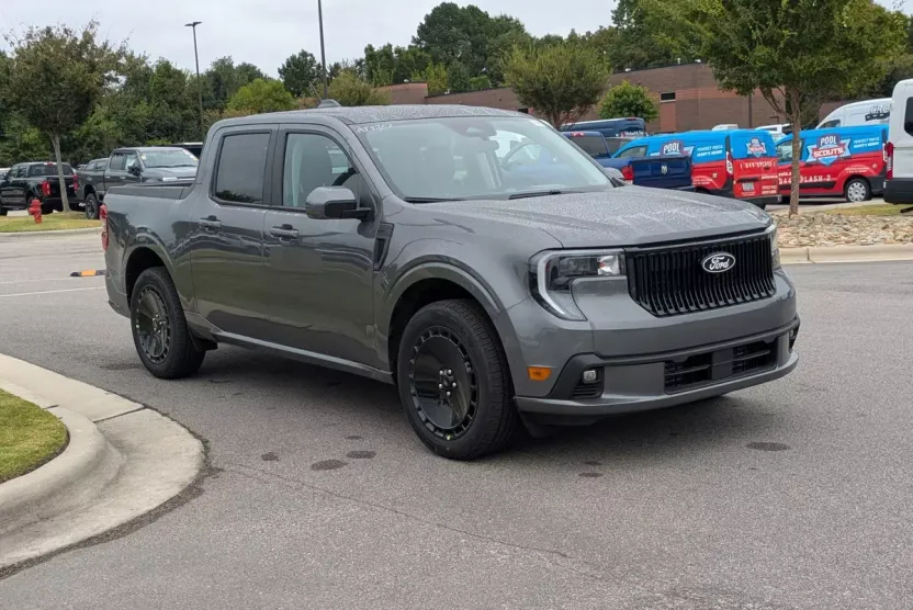 2025 Ford Maverick photo 1