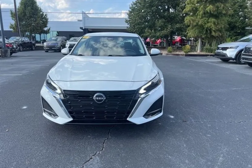 2023 Nissan Altima 2.5 SV photo 1