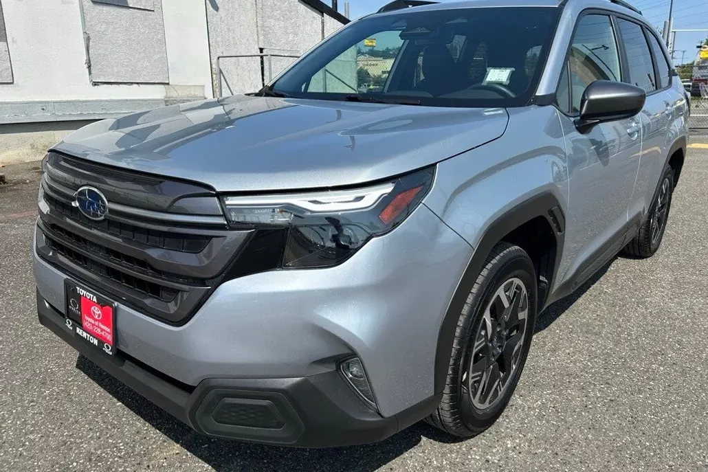 2025 Subaru Forester Premium photo 1