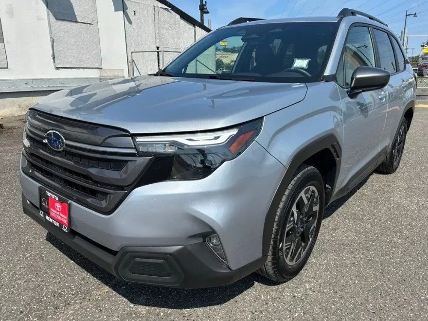 2025 Subaru Forester Premium photo 1