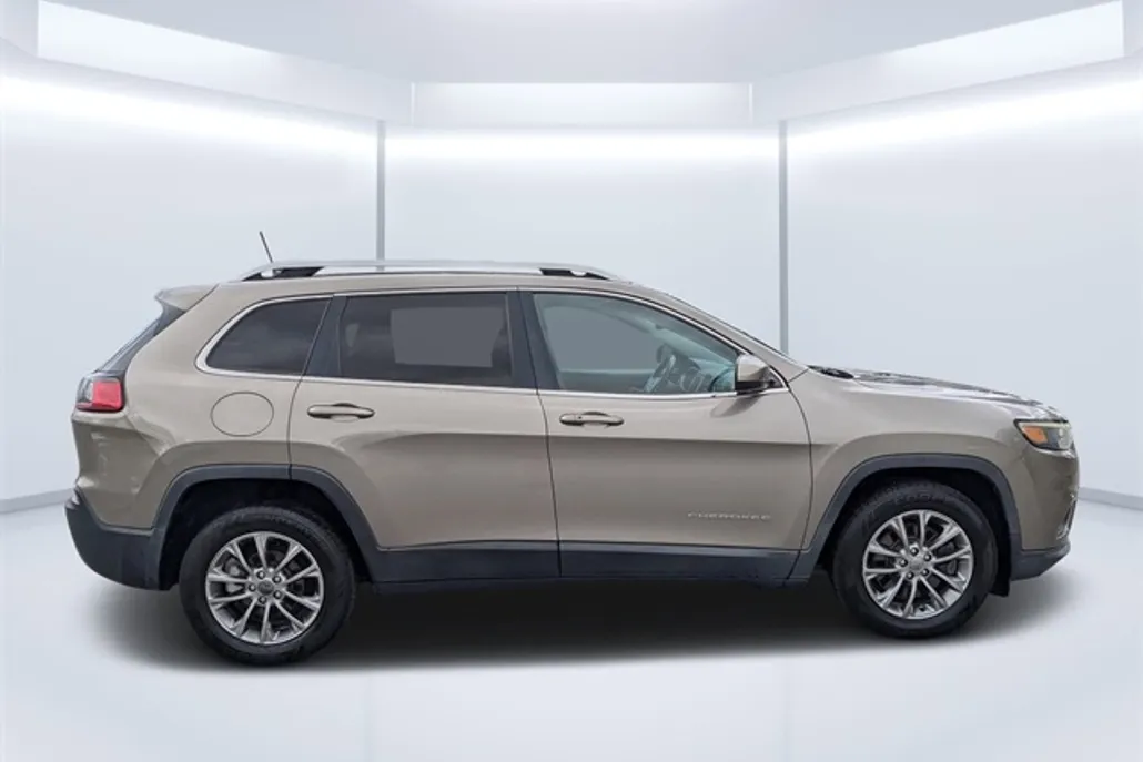 2019 Jeep Cherokee Latitude photo 1