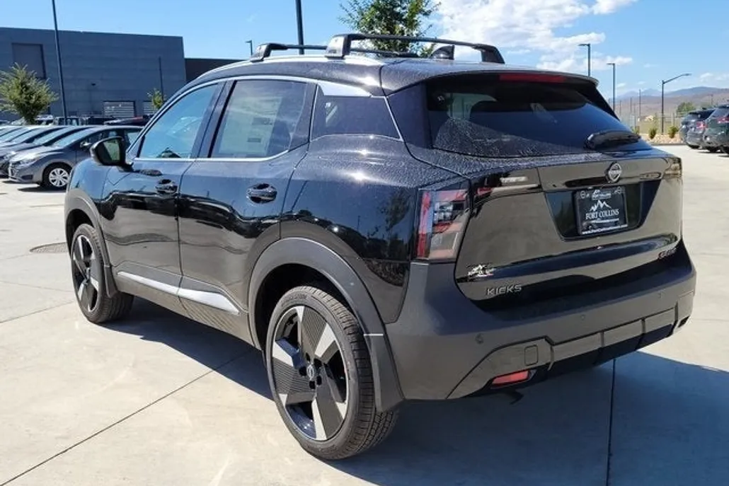 2026 Nissan Kicks SR photo 1