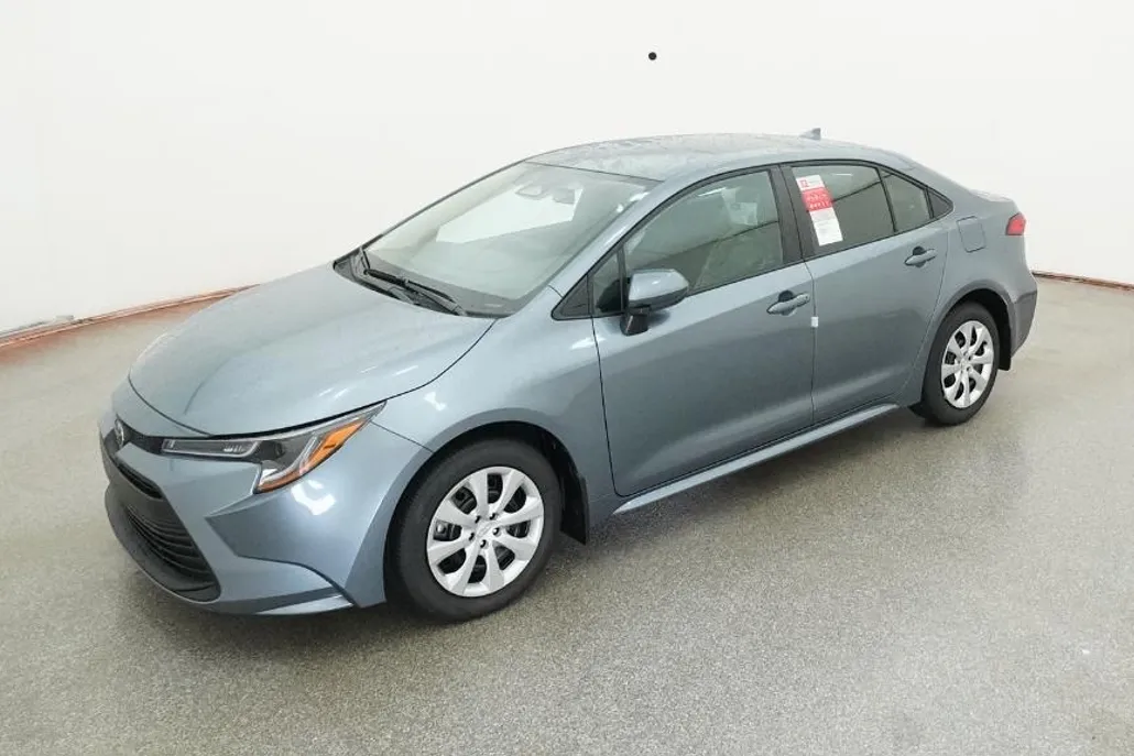 2025 Toyota Corolla LE photo 1