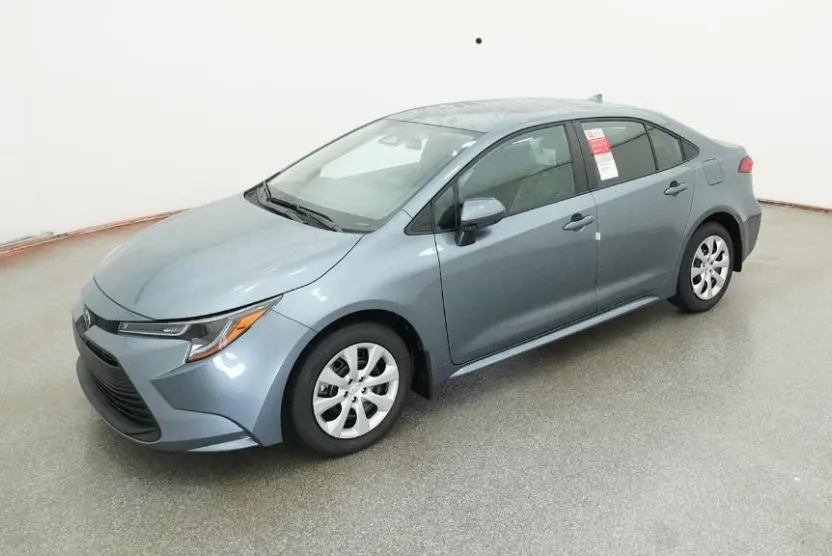 2025 Toyota Corolla LE photo 1