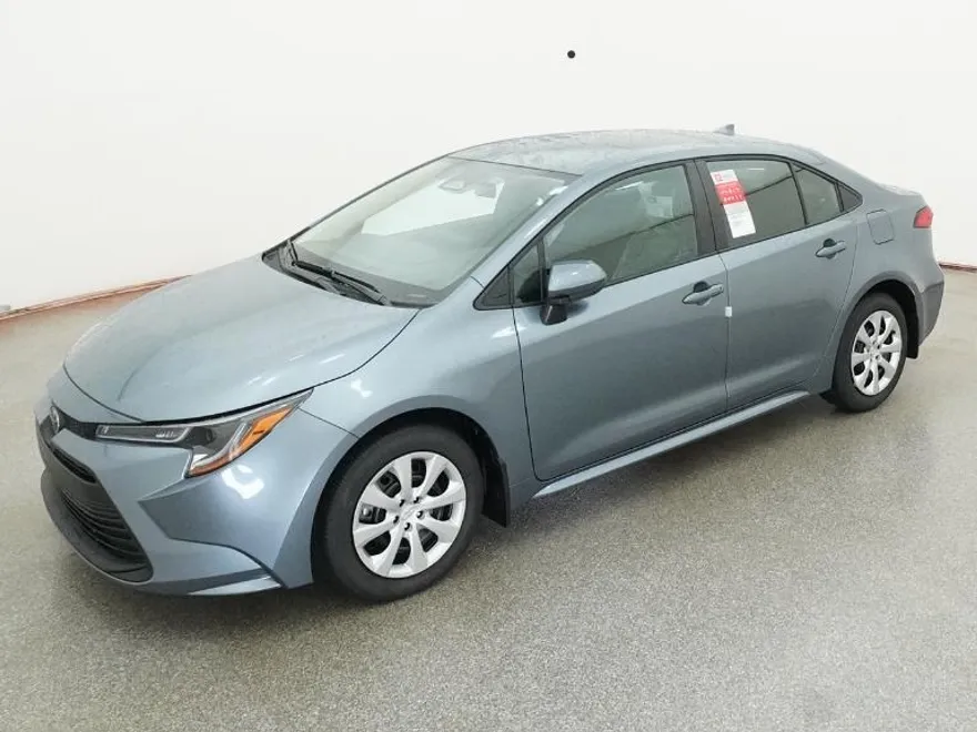 2025 Toyota Corolla LE photo 1