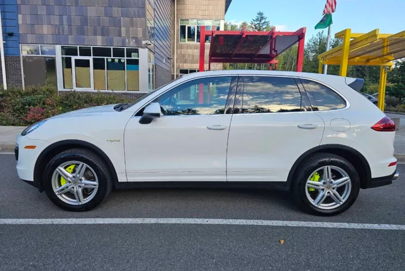 2016 Porsche Cayenne S E-Hybrid photo 1