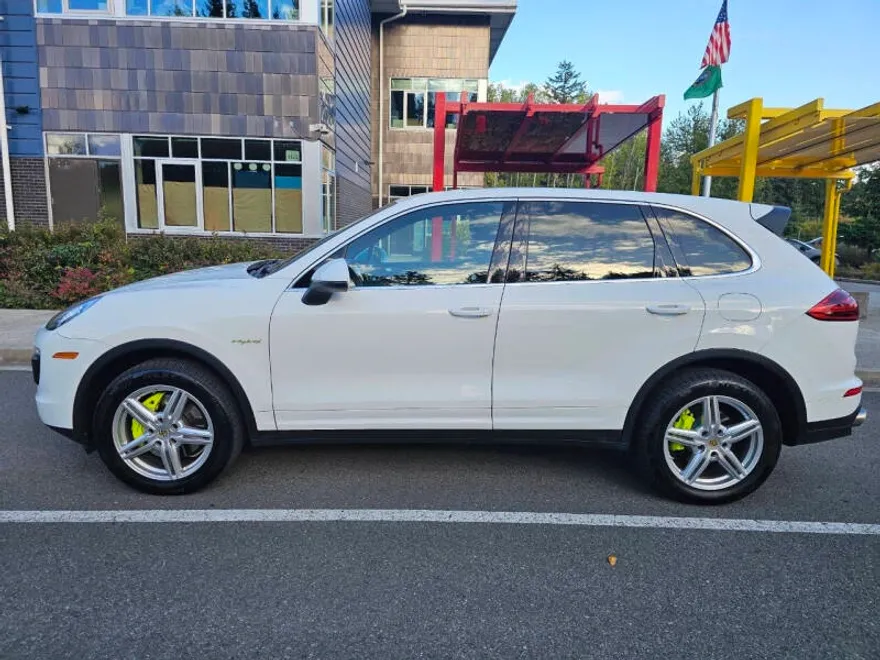 2016 Porsche Cayenne S E-Hybrid photo 1