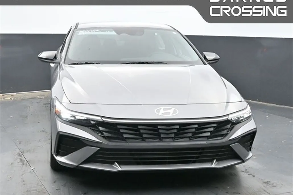 2025 Hyundai Elantra SEL Sport photo 1
