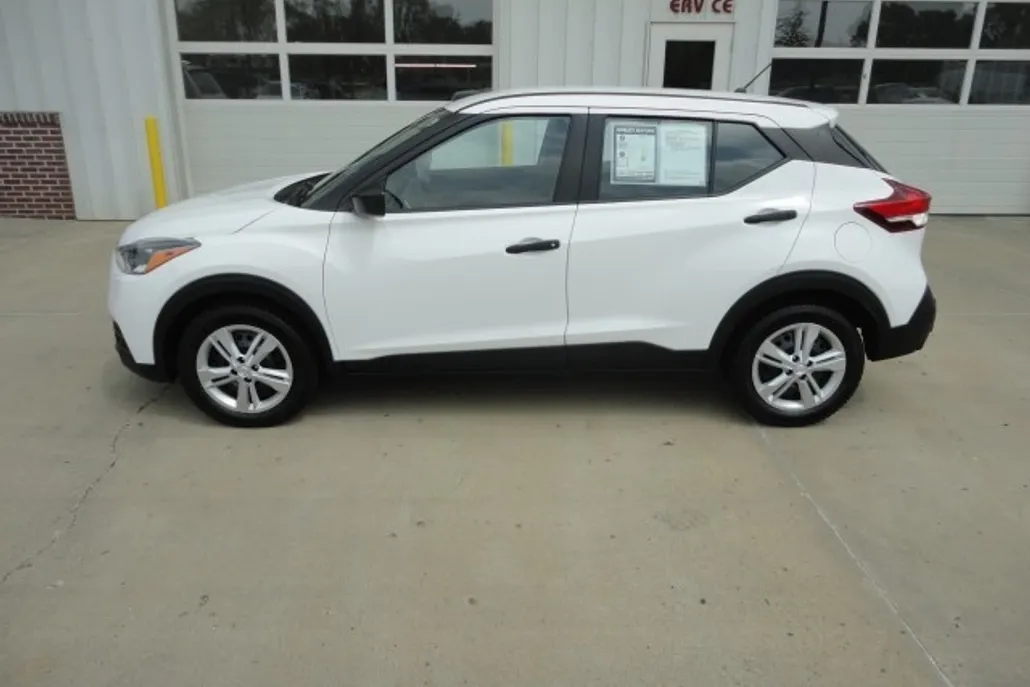 2020 Nissan Kicks S photo 1