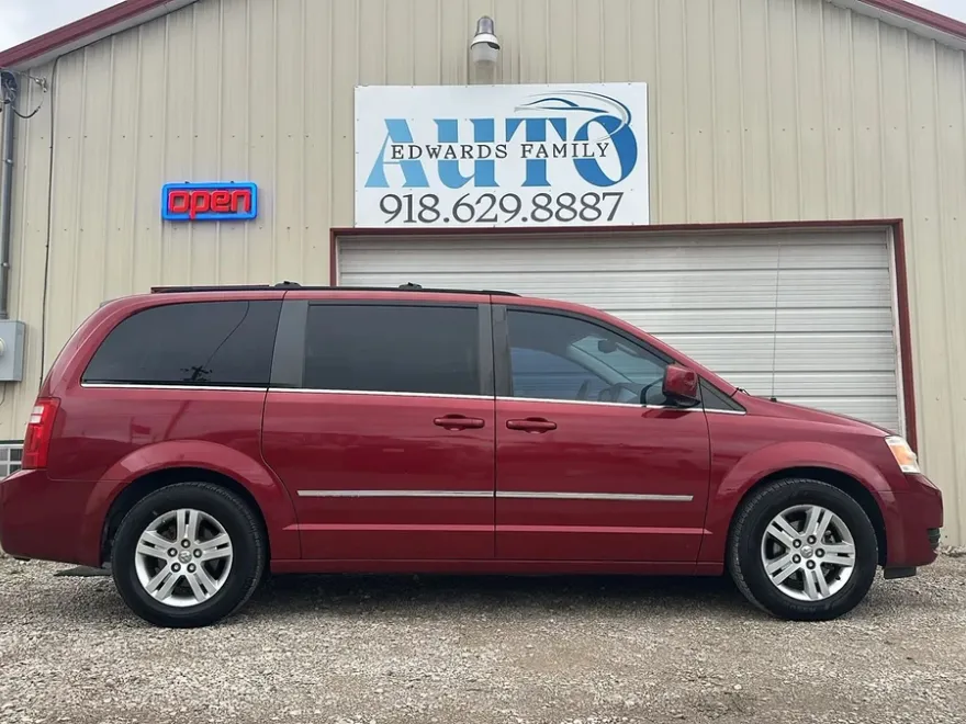 2010 Dodge Grand Caravan SXT photo 1