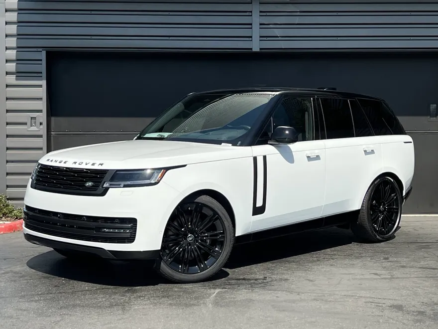 2025 Land Rover Range Rover SE photo 1