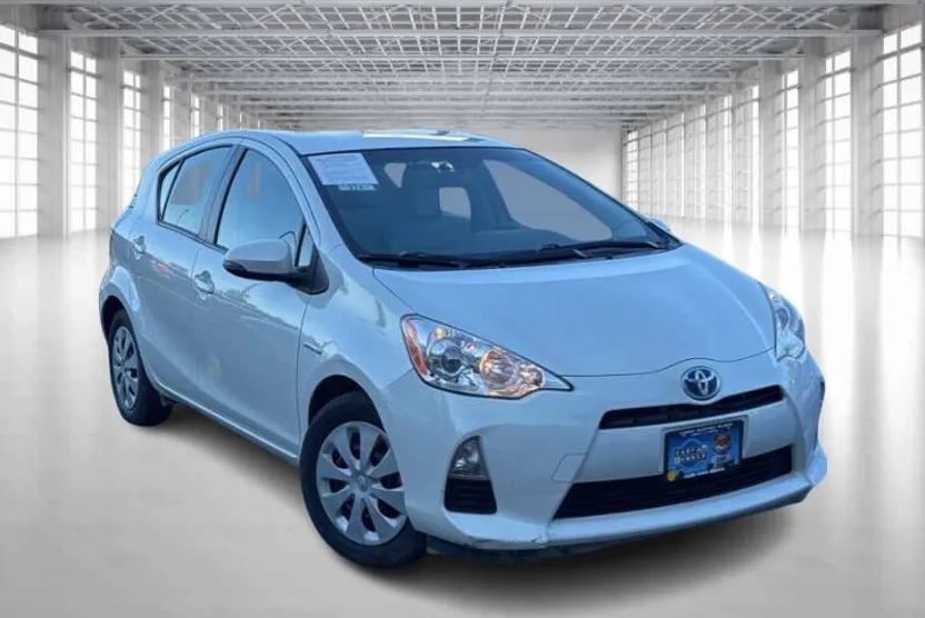 2014 Toyota Prius C Three photo 1
