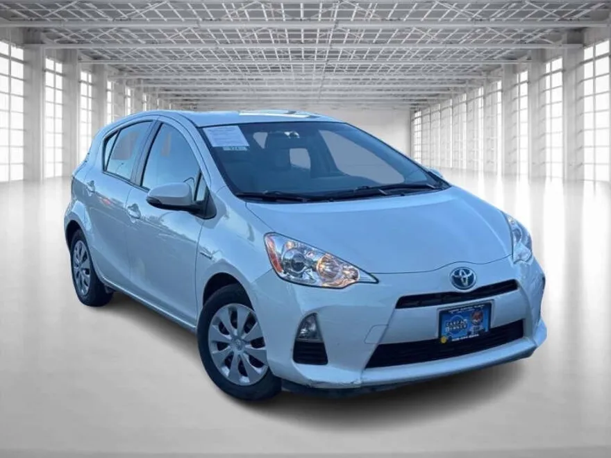 2014 Toyota Prius C Three photo 1