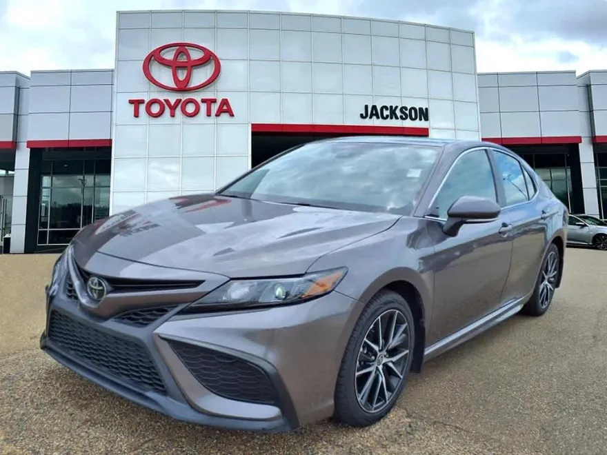 2024 Toyota Camry SE photo 1