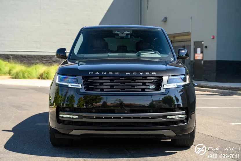2023 Land Rover Range Rover SE photo 1