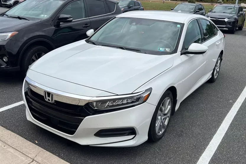 2019 Honda Accord LX 1.5T photo 1