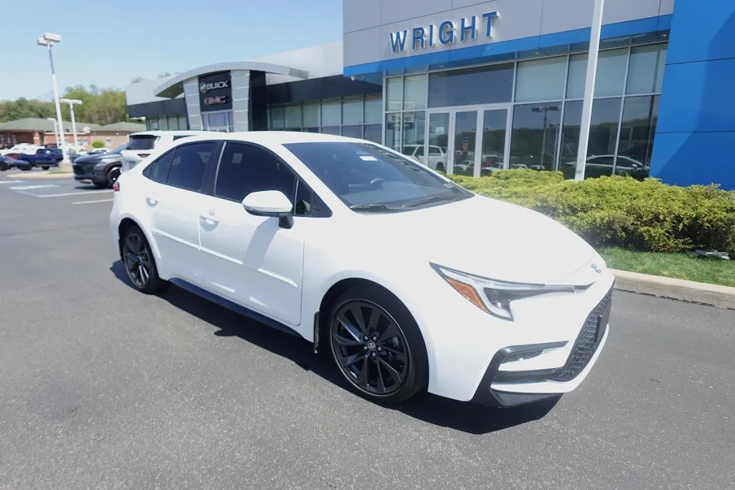 2024 Toyota Corolla Hybrid LE photo 1