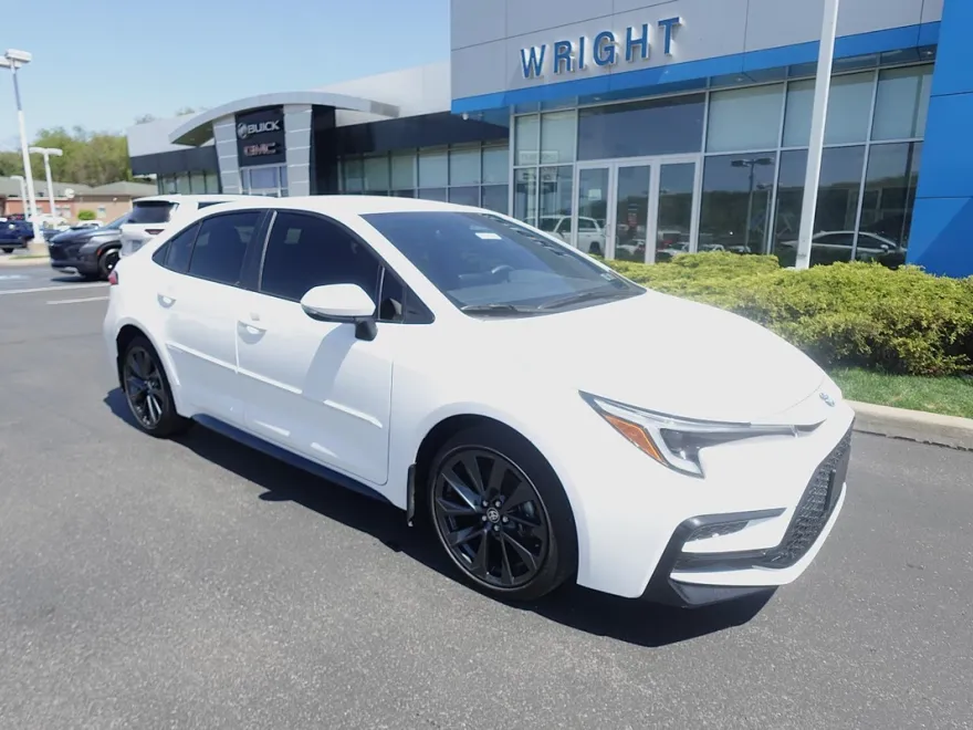 2024 Toyota Corolla Hybrid LE photo 1
