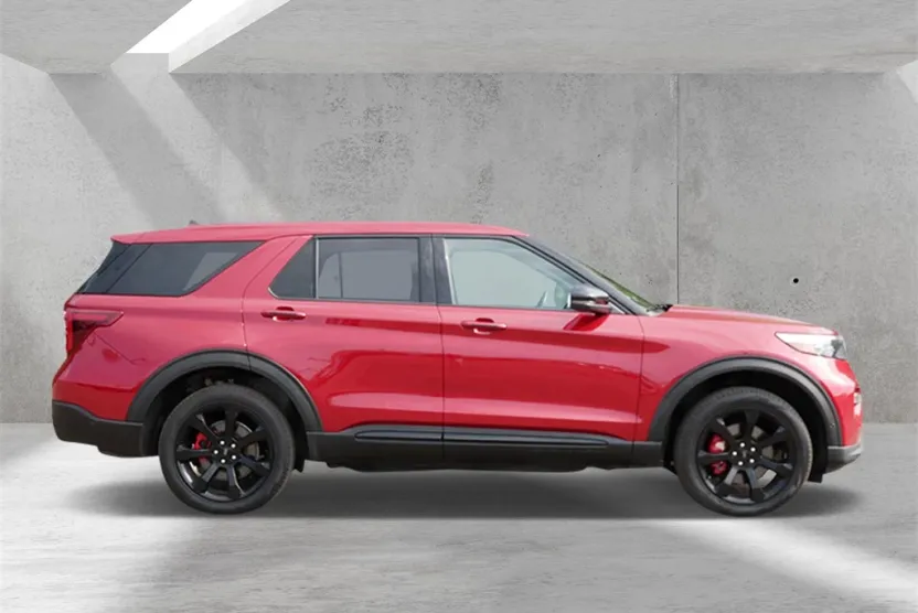 2022 Ford Explorer ST photo 1