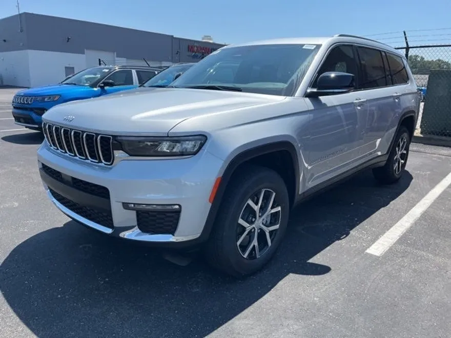 2025 Jeep Grand Cherokee Limited photo 1