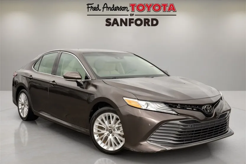2018 Toyota Camry XLE photo 1