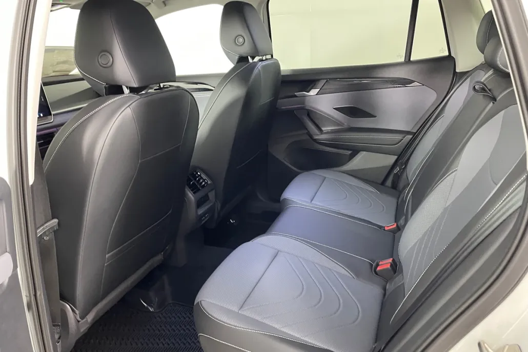 2025 Volkswagen Tiguan SE photo 1
