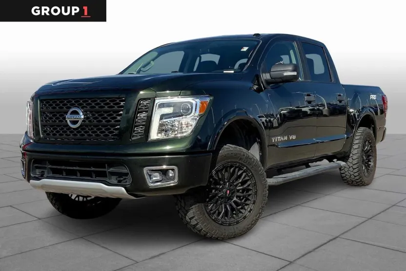 2019 Nissan Titan PRO-4X Crew Cab photo 1