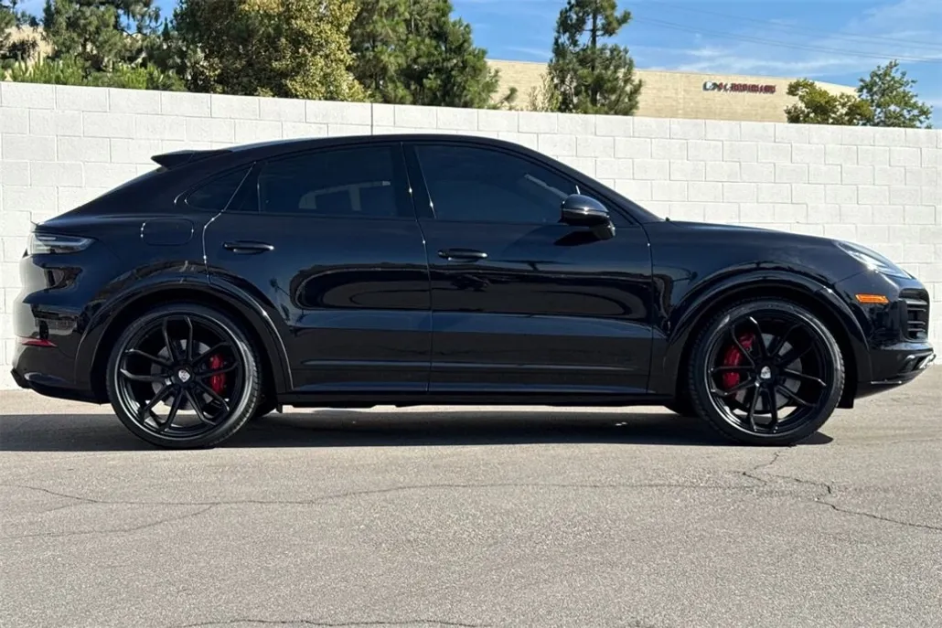 2021 Porsche Cayenne Coupe GTS photo 1