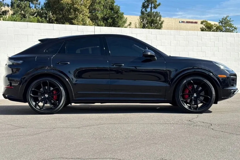 2021 Porsche Cayenne Coupe GTS photo 1