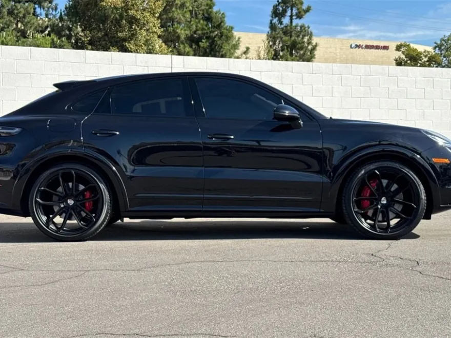 2021 Porsche Cayenne Coupe GTS photo 1