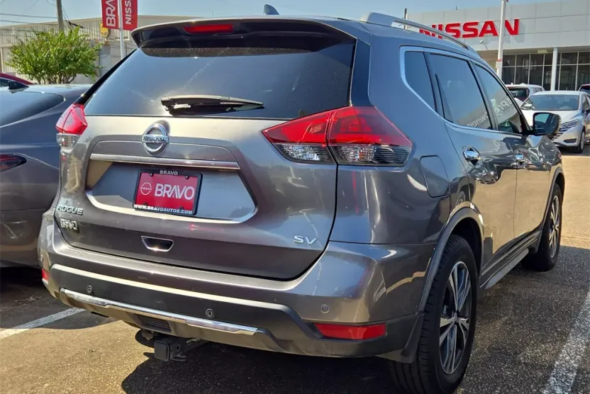 2020 Nissan Rogue SV photo 1