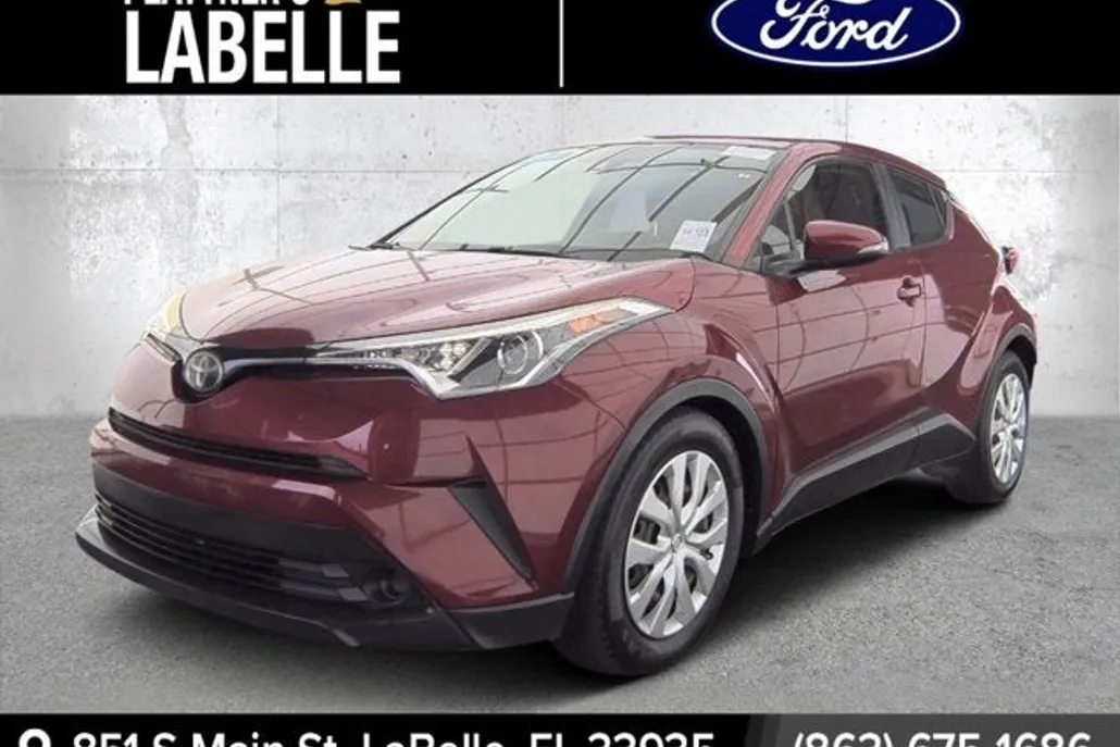 2019 Toyota C-HR LE photo 1