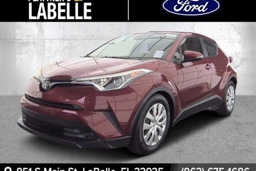2019 Toyota C-HR LE photo 1