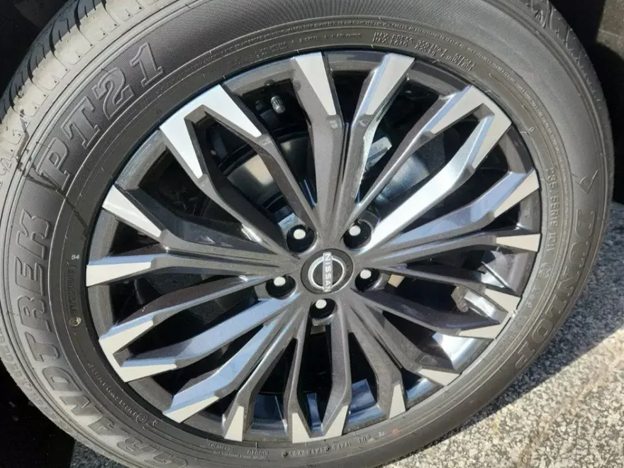 2026 Nissan Rogue Platinum photo 1