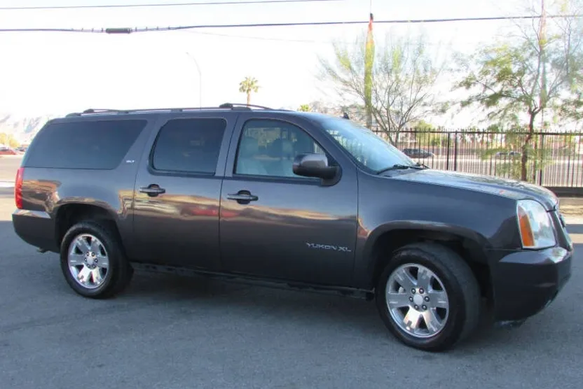 2010 Gmc Yukon XL SLT photo 1