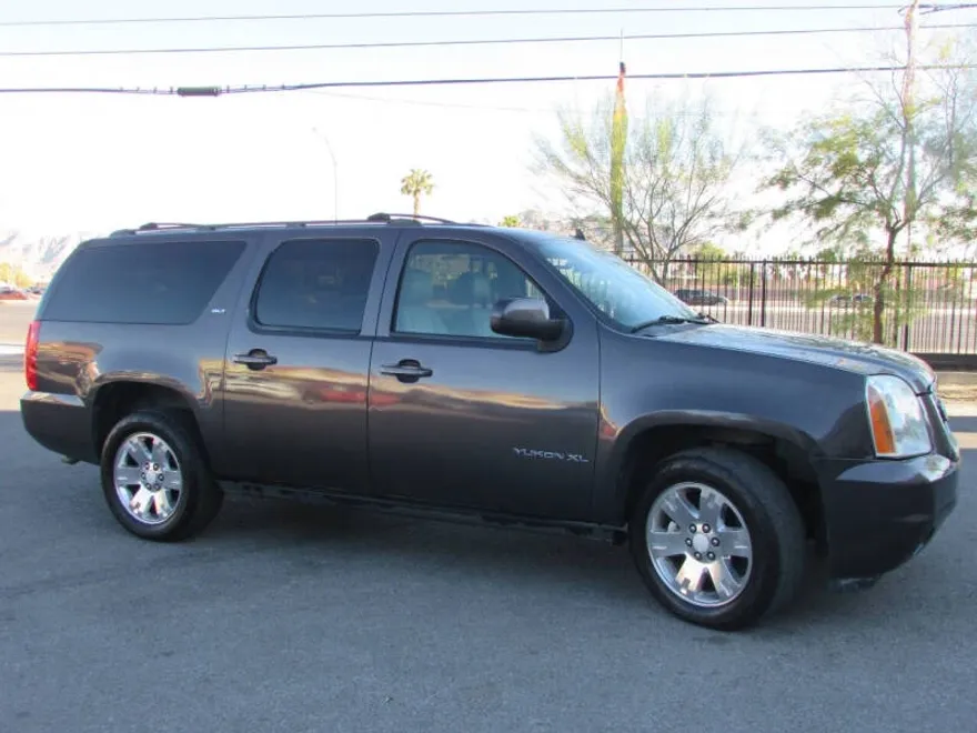 2010 Gmc Yukon XL SLT photo 1