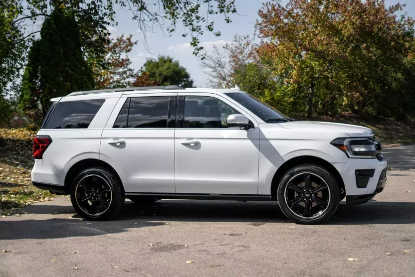 2022 Ford Expedition Limited photo 1