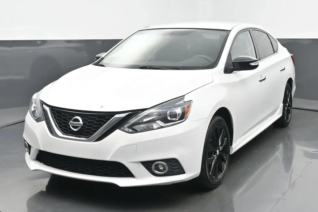 2017 Nissan Sentra SR photo 1
