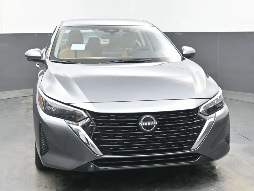 2025 Nissan Sentra SV Premium photo 1