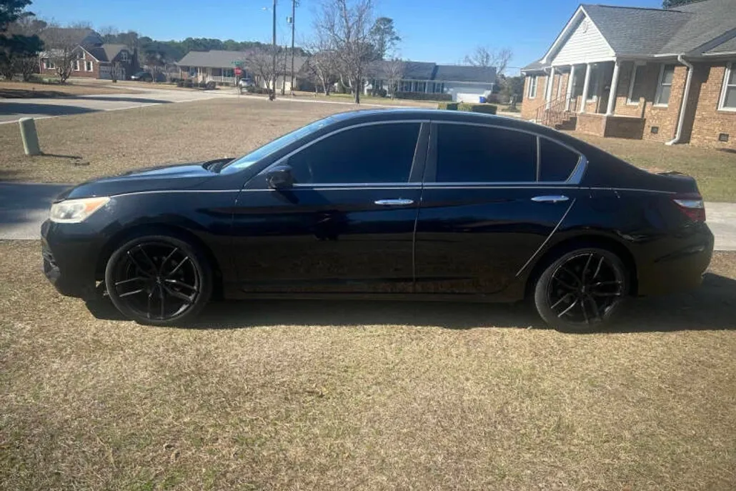 2016 Honda Accord LX photo 1