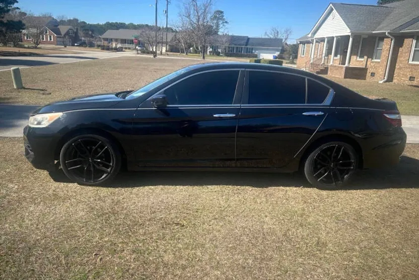 2016 Honda Accord LX photo 1