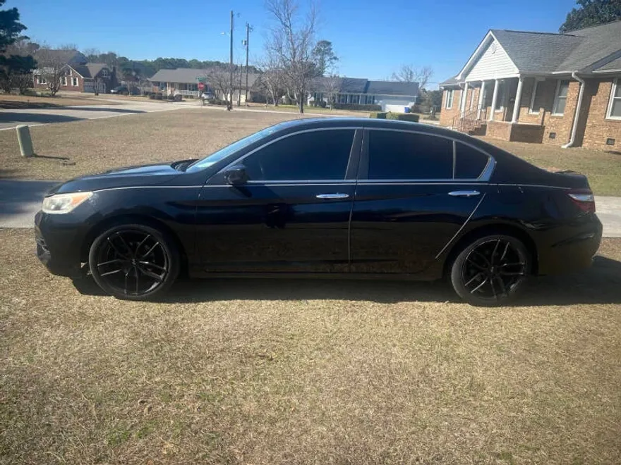 2016 Honda Accord LX photo 1