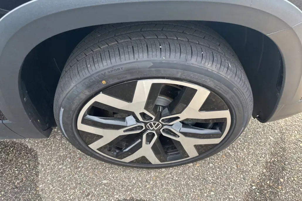 2022 Volkswagen Taos SEL photo 1