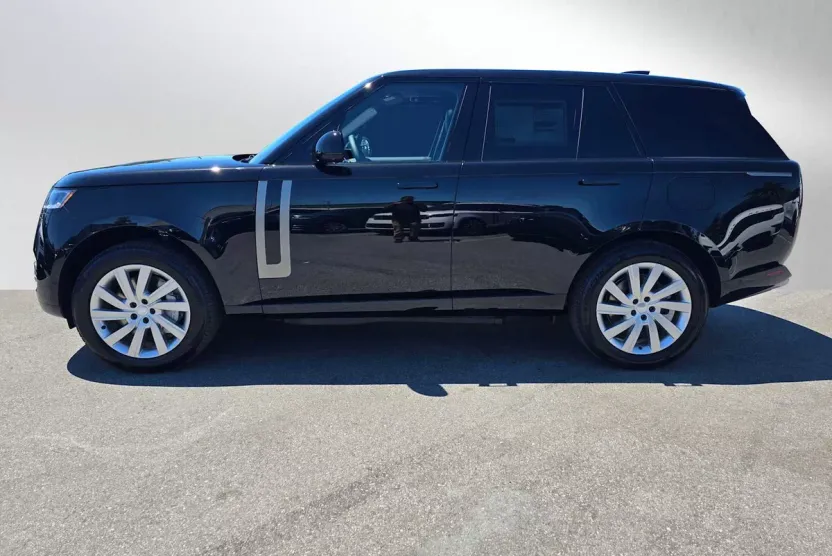 2025 Land Rover Range Rover SE photo 1