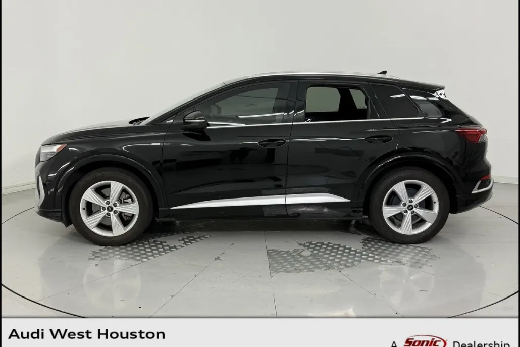 2024 Audi Q4 E-tron Premium Plus photo 1
