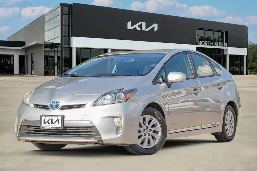 2014 Toyota Prius Plug-in photo 1