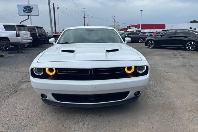 2018 Dodge Challenger SXT Plus photo 1