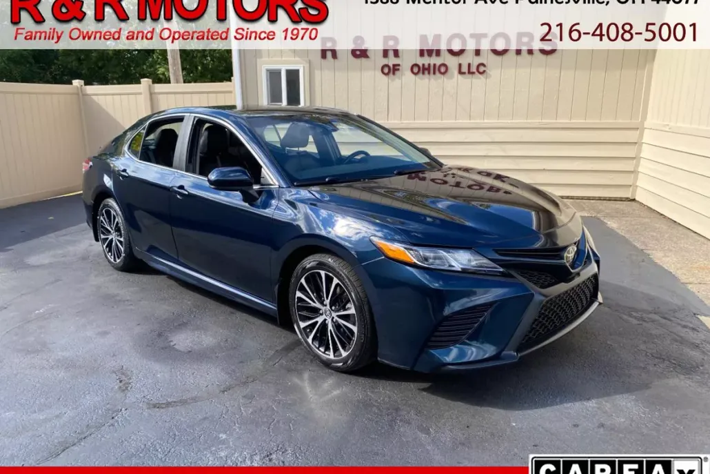 2020 Toyota Camry SE photo 1